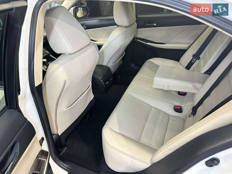 Седан Lexus IS 2015 в Києві