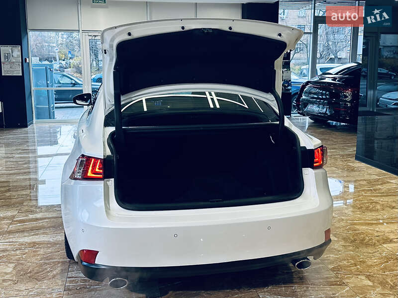 Седан Lexus IS 2015 в Києві
