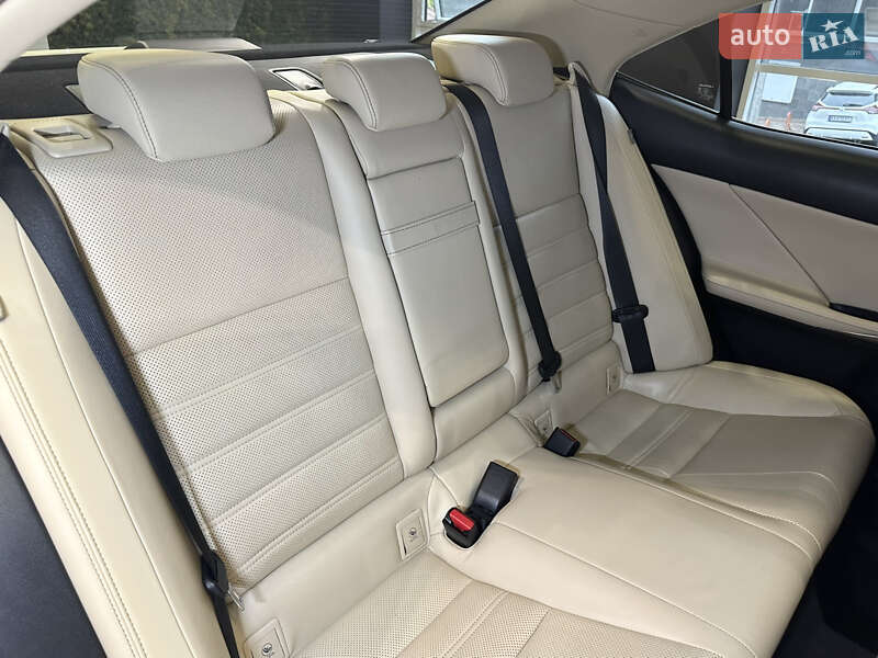 Седан Lexus IS 2015 в Києві