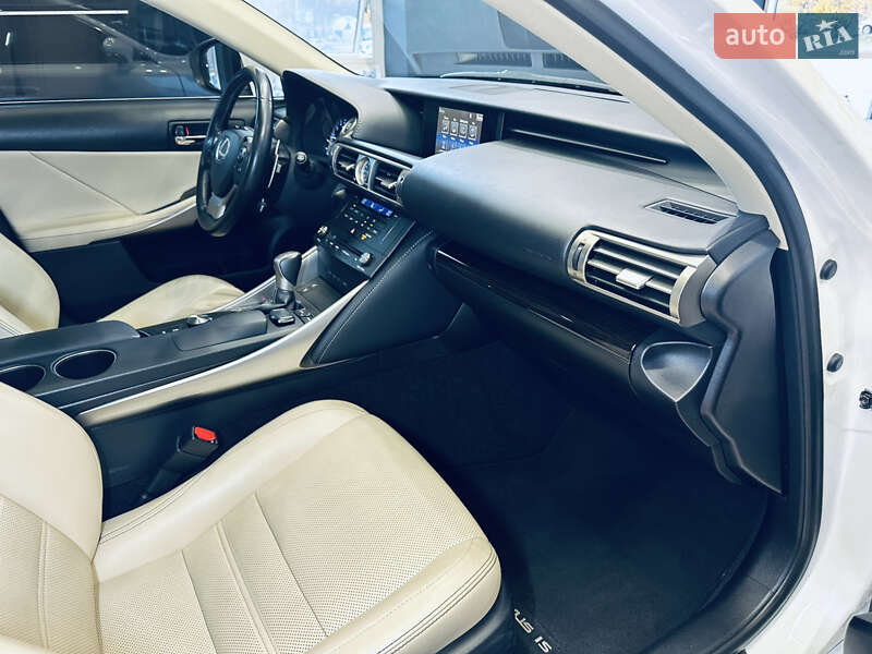 Седан Lexus IS 2015 в Києві