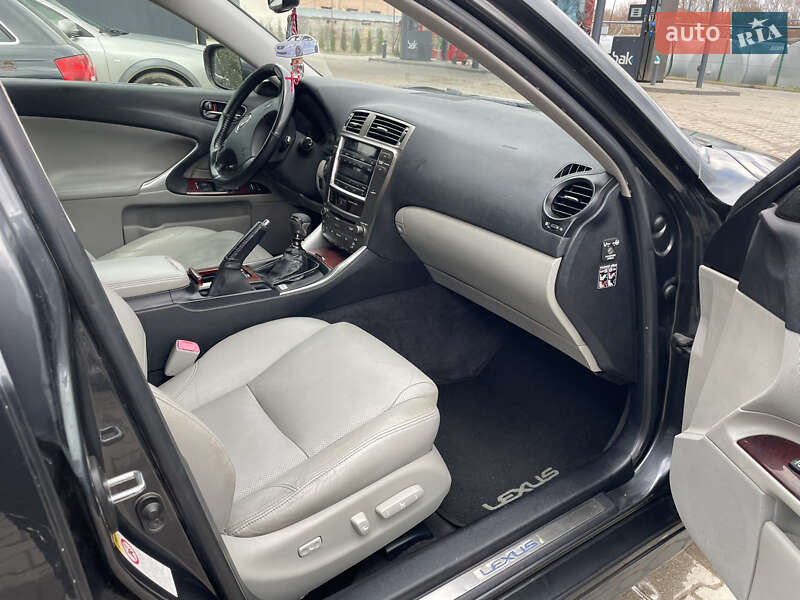 Седан Lexus IS 2007 в Турці