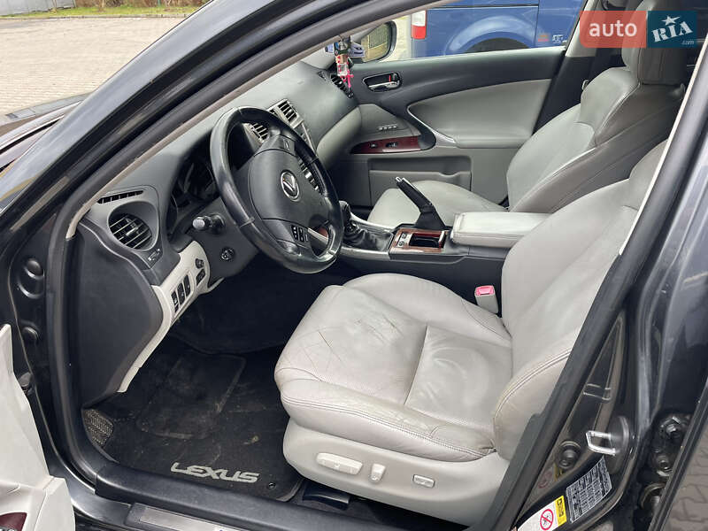 Седан Lexus IS 2007 в Турці