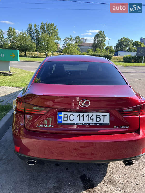 Седан Lexus IS 2015 в Львове