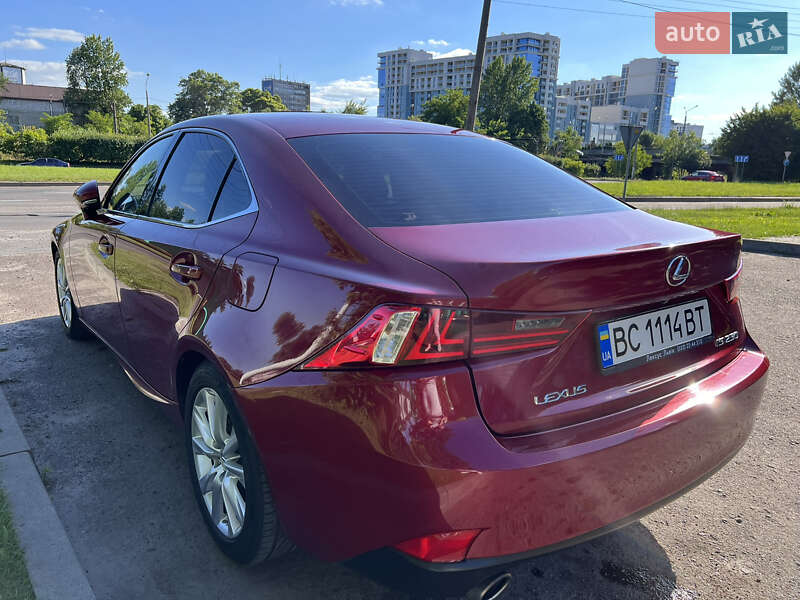 Седан Lexus IS 2015 в Львове