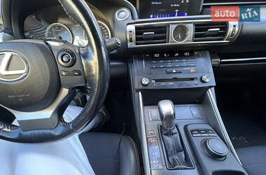 Седан Lexus IS 2015 в Львові