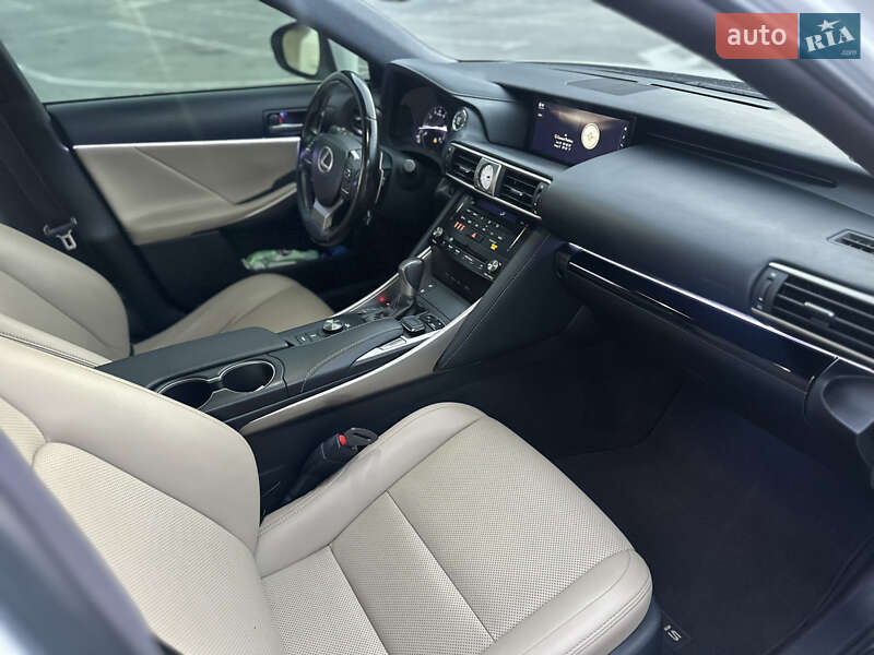 Седан Lexus IS 2016 в Киеве фото 16 Седан Lexus IS 2016 в Киеве