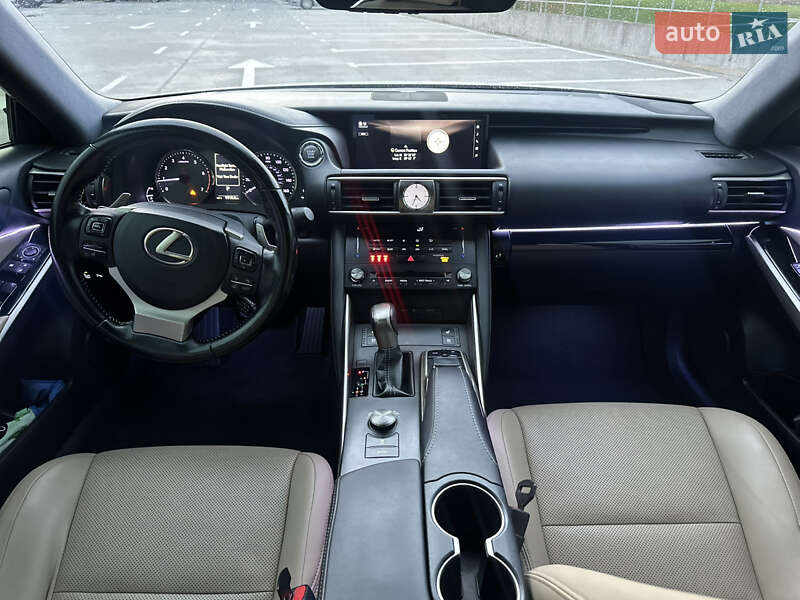 Седан Lexus IS 2016 в Киеве фото 21 Седан Lexus IS 2016 в Киеве