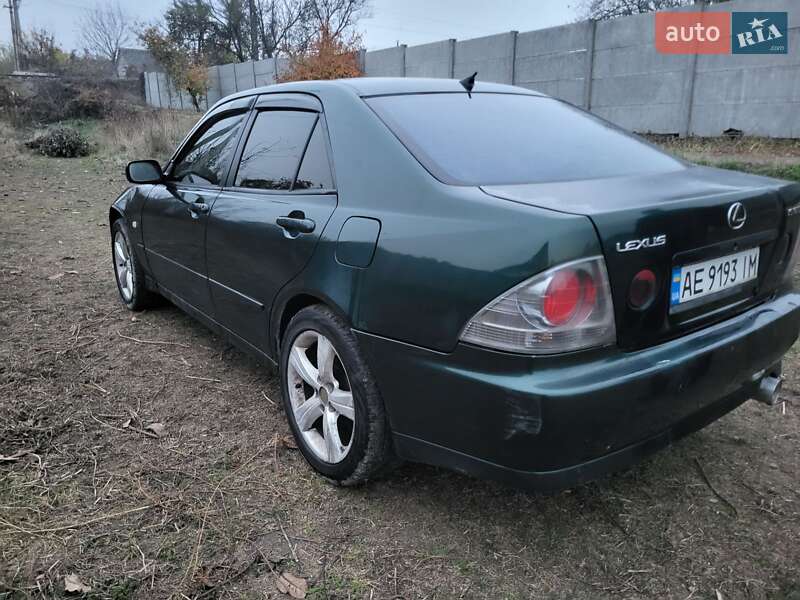 Седан Lexus IS 1999 в Каменском