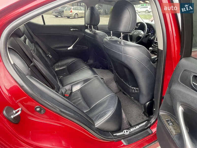 Седан Lexus IS 2013 в Вознесенську