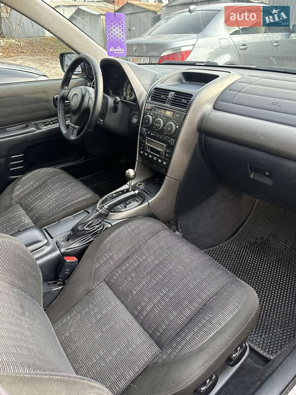 Седан Lexus IS 2000 в Киеве