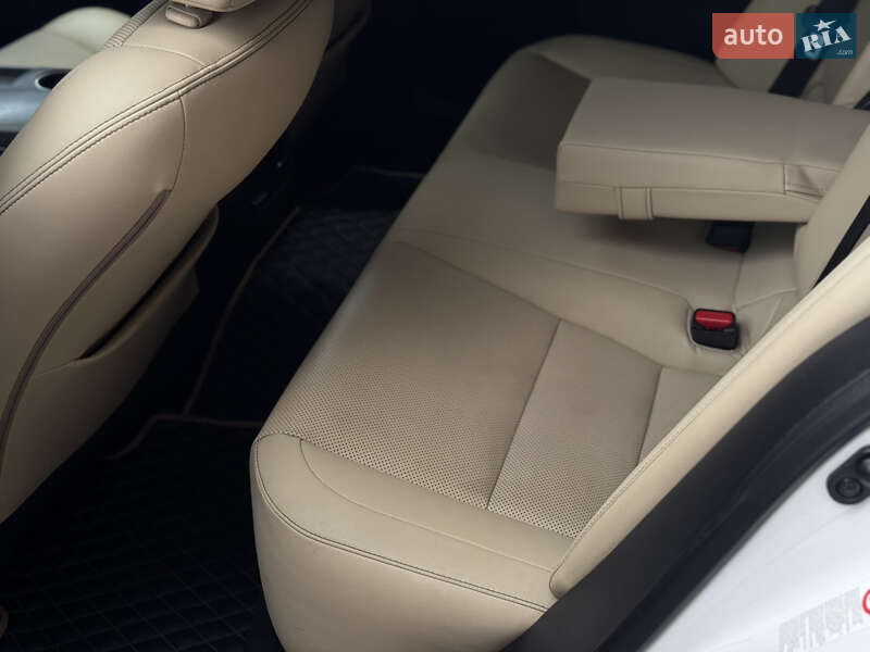 Седан Lexus IS 2014 в Киеве фото 13 Седан Lexus IS 2014 в Киеве