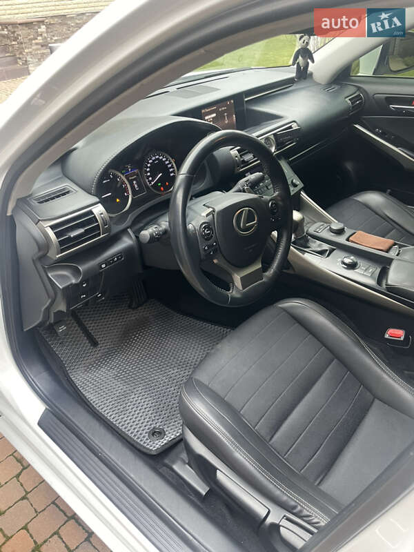 Седан Lexus IS 2013 в Киеве фото 9 Седан Lexus IS 2013 в Киеве