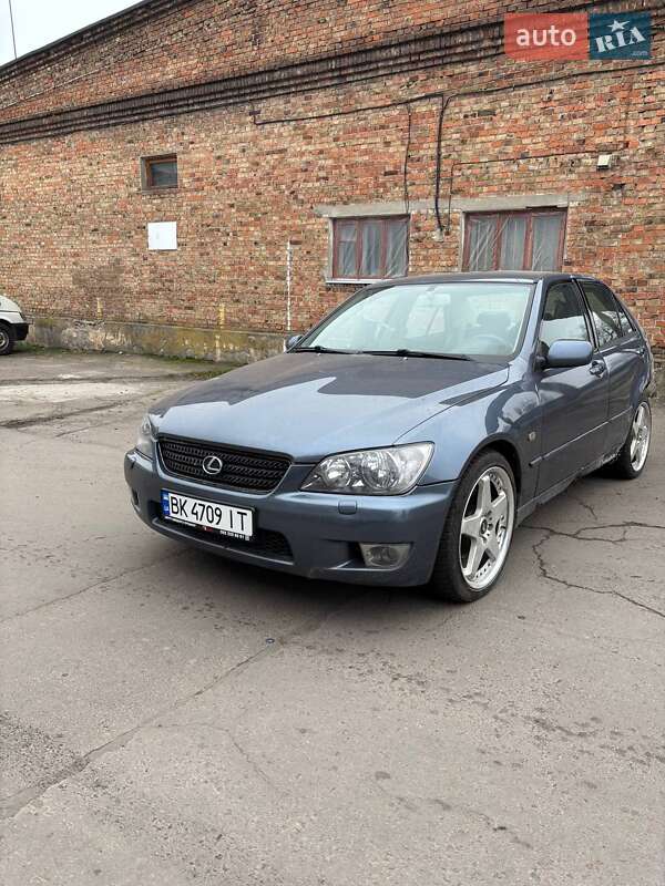 Lexus IS 2003