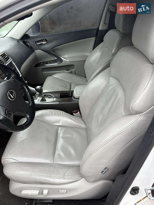 Седан Lexus IS 2006 в Ильинцах