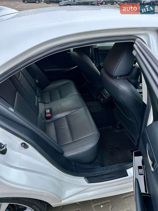 Седан Lexus IS 2019 в Києві