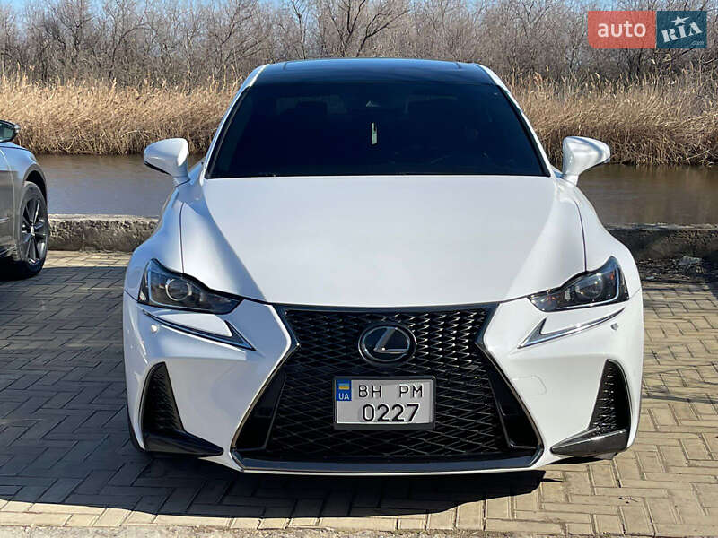 Lexus IS 2018