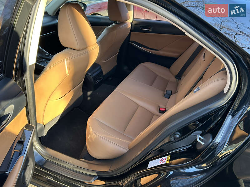 Седан Lexus IS 2015 в Харкові
