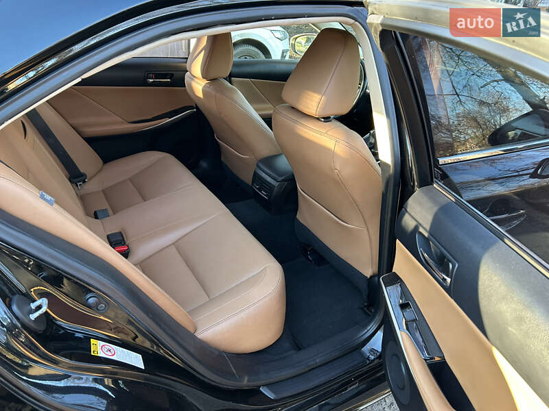 Седан Lexus IS 2015 в Харкові