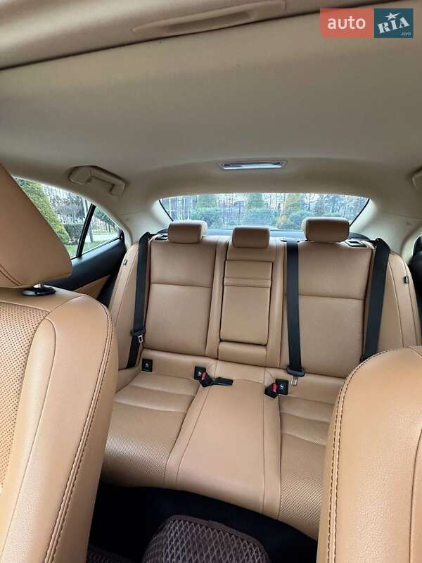 Седан Lexus IS 2014 в Измаиле