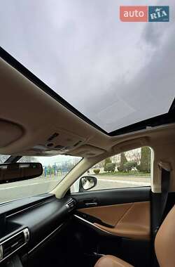 Седан Lexus IS 2014 в Измаиле