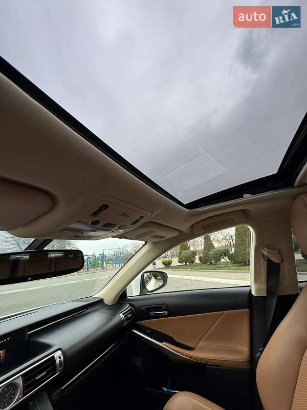 Седан Lexus IS 2014 в Измаиле