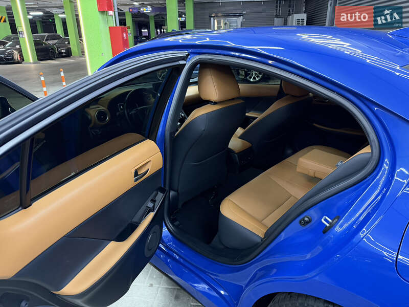 Седан Lexus IS 2021 в Киеве