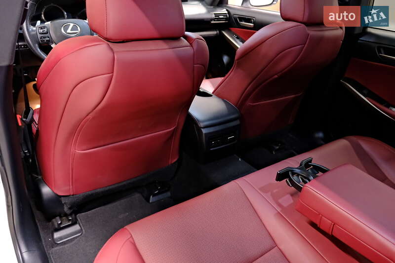 Седан Lexus IS 2018 в Одессе