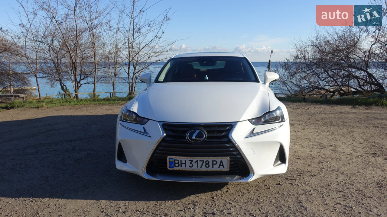 2017 Lexus IS - мініатюра 16