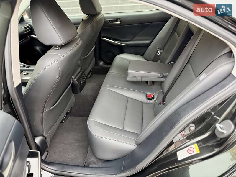 Седан Lexus IS 2018 в Киеве