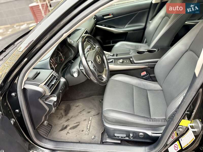 Седан Lexus IS 2018 в Киеве