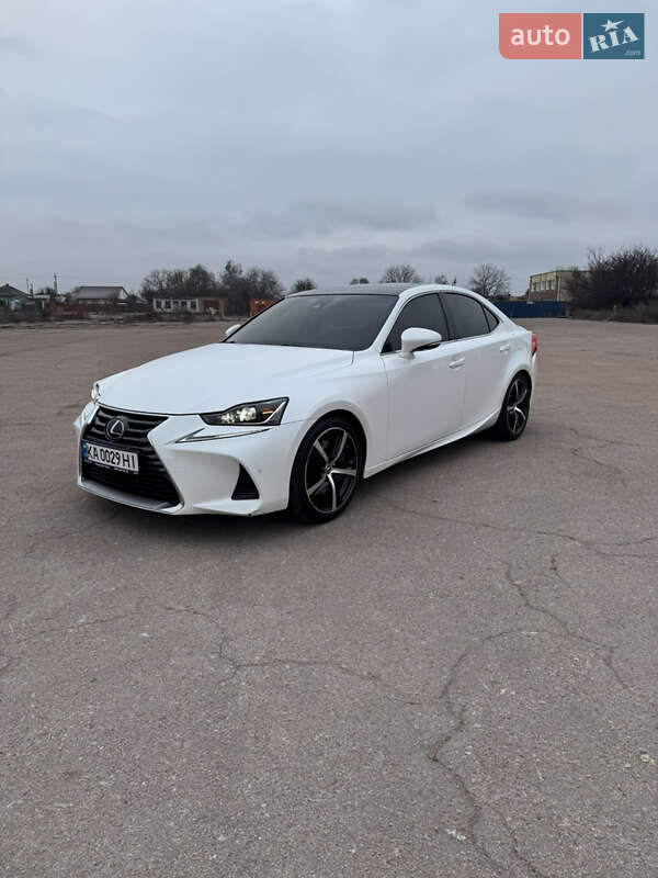 Седан Lexus IS 2016 в Києві