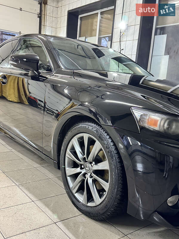 Седан Lexus IS 2013 в Никополе