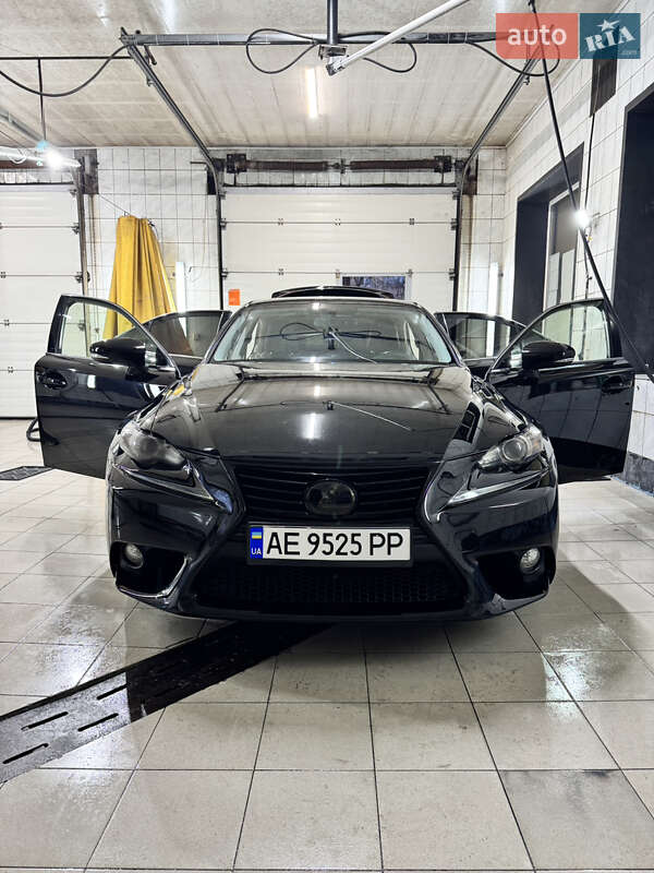 Седан Lexus IS 2013 в Никополе