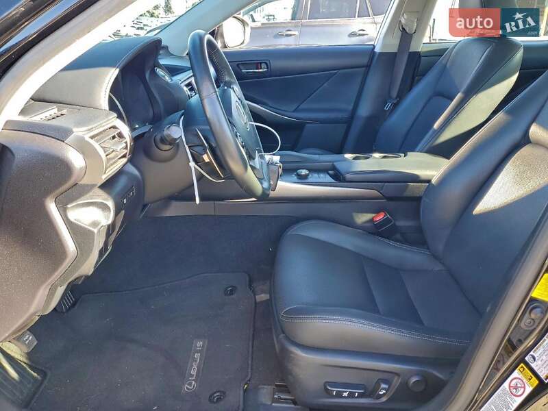 Седан Lexus IS 2015 в Киеве