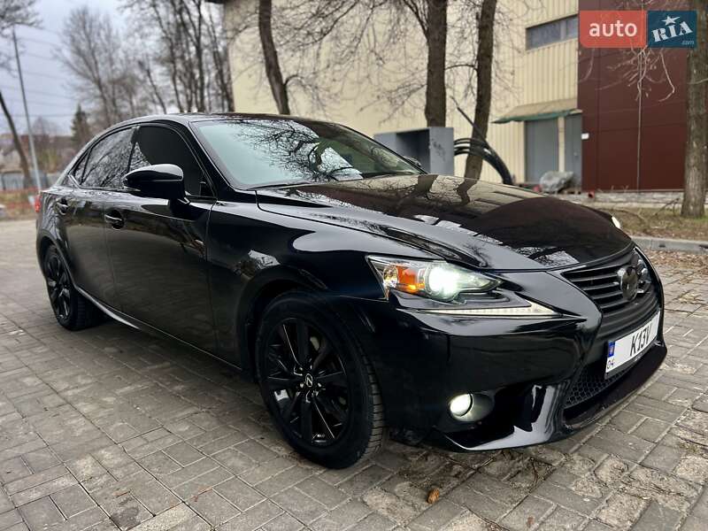 Седан Lexus IS 2015 в Днепре