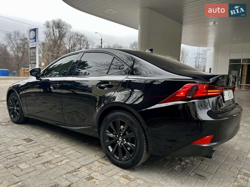 Седан Lexus IS 2015 в Днепре