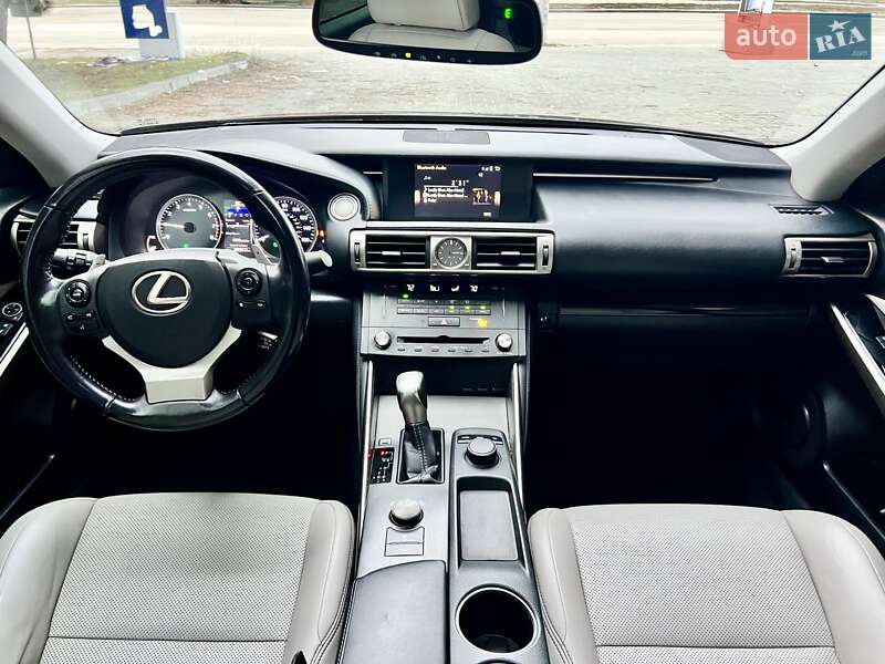 Седан Lexus IS 2015 в Днепре