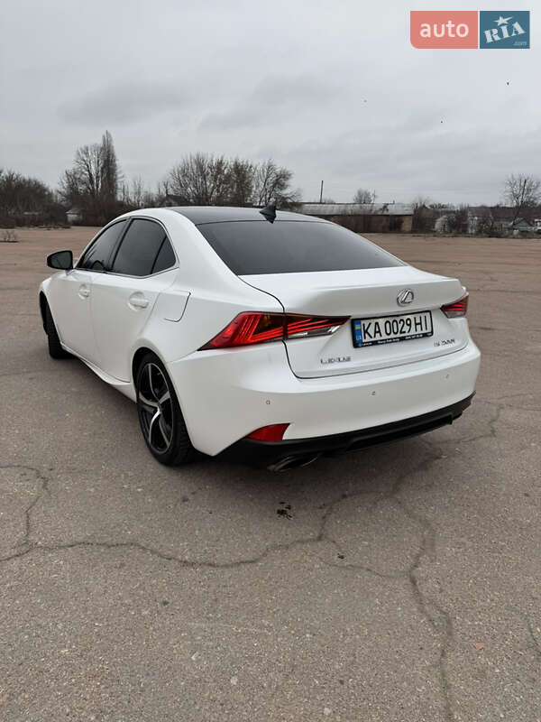 Седан Lexus IS 2016 в Киеве