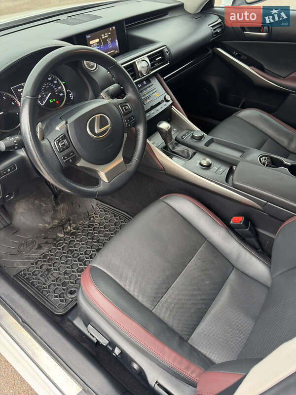 Седан Lexus IS 2016 в Киеве