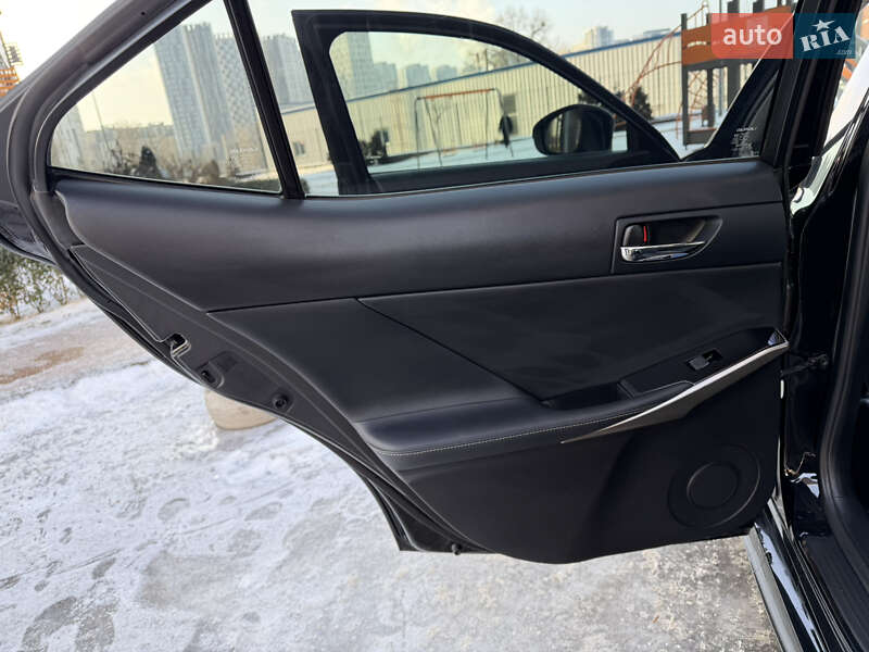 Седан Lexus IS 2015 в Киеве