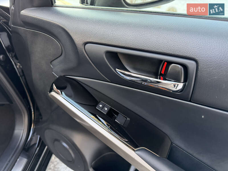 Седан Lexus IS 2015 в Киеве