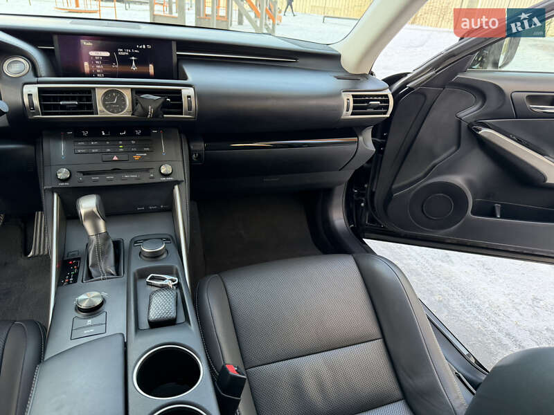 Седан Lexus IS 2015 в Киеве
