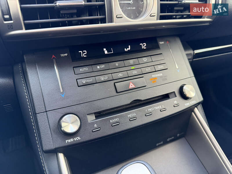 Седан Lexus IS 2015 в Киеве