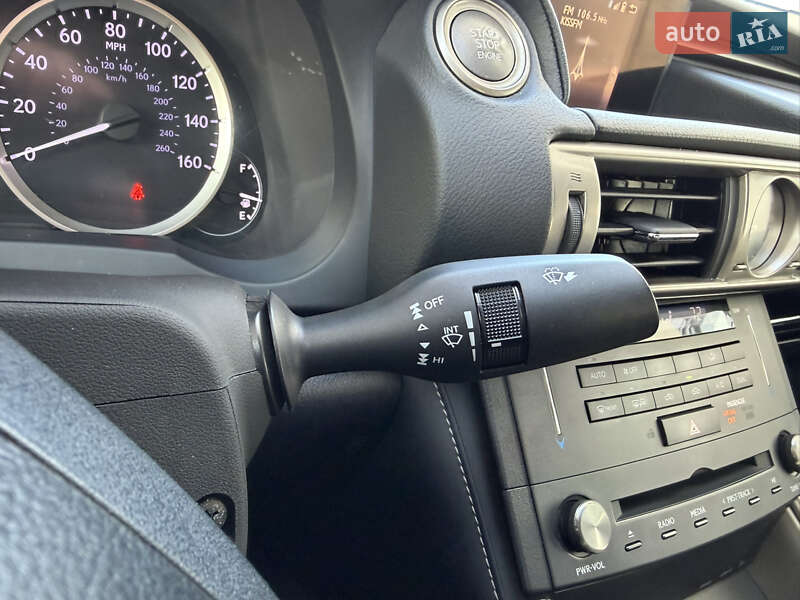 Седан Lexus IS 2015 в Киеве