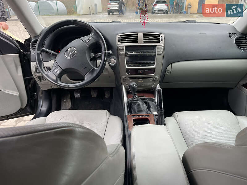 Седан Lexus IS 2007 в Турке