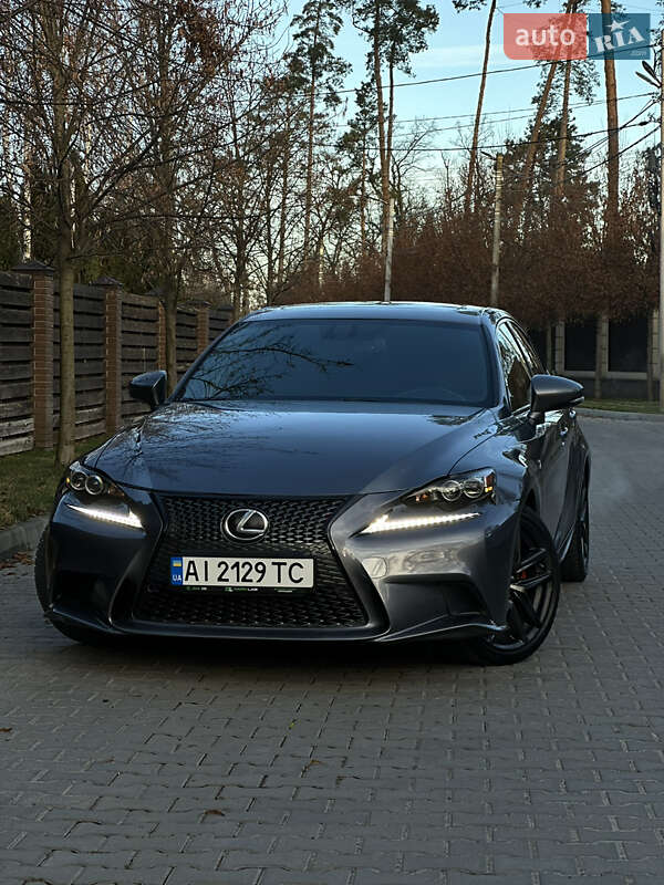 Седан Lexus IS 2013 в Буче