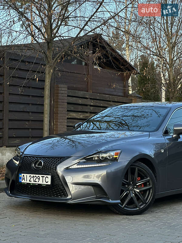 Седан Lexus IS 2013 в Буче