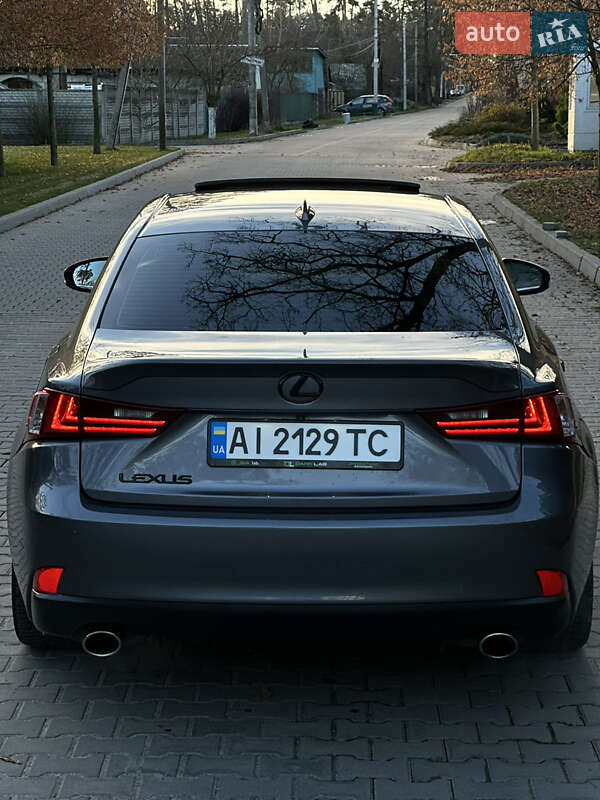 Седан Lexus IS 2013 в Буче