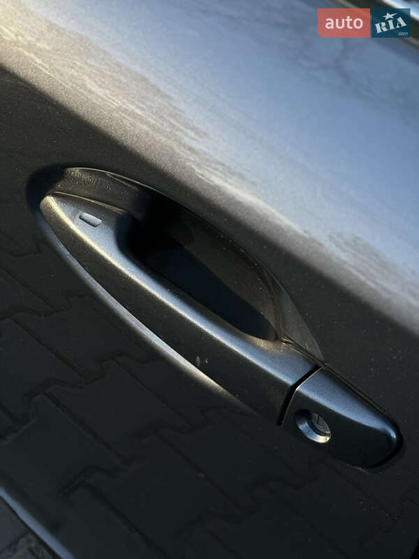 Седан Lexus IS 2013 в Буче