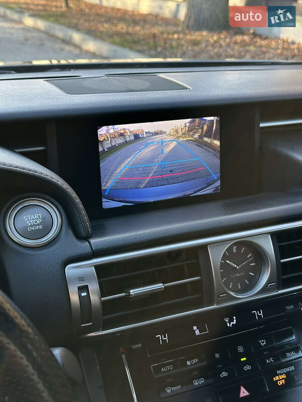 Седан Lexus IS 2013 в Буче